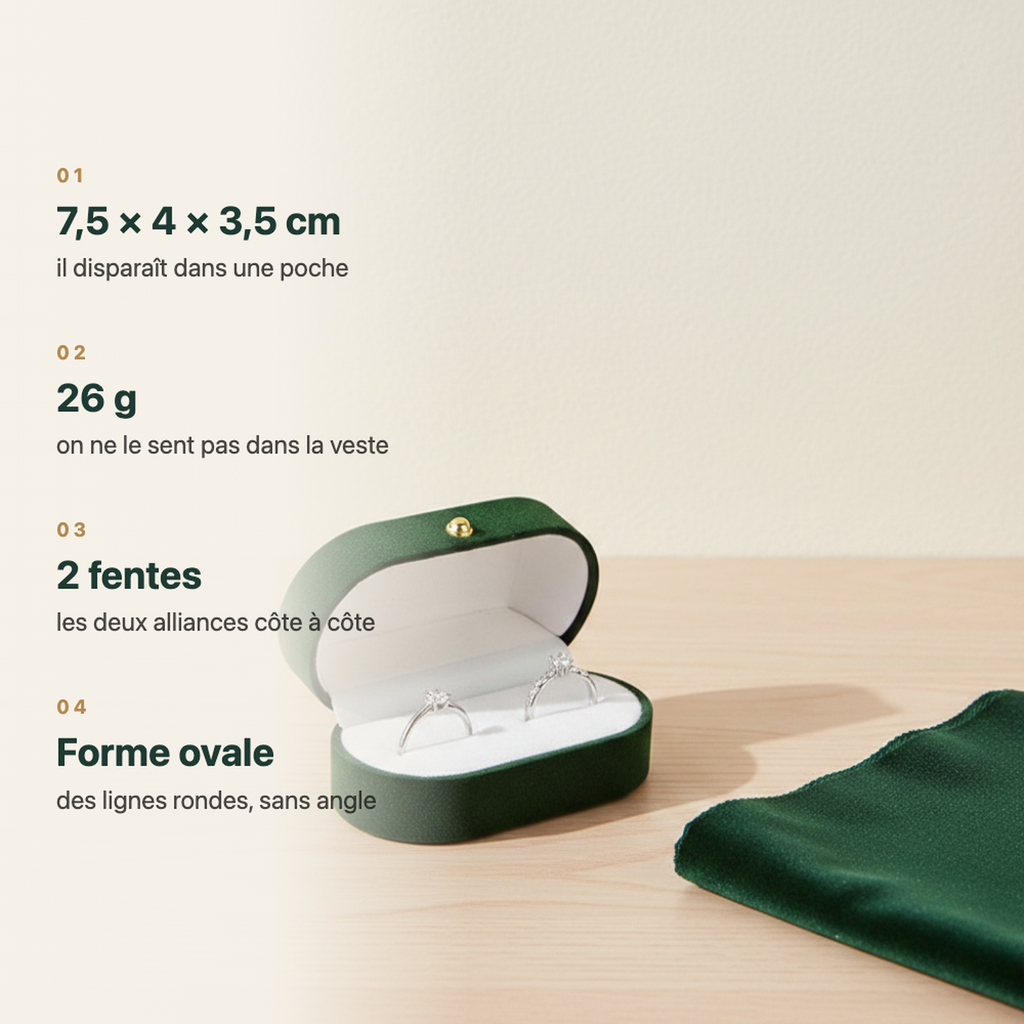 Coffret à bagues ovale rouge, couvercle ouvert