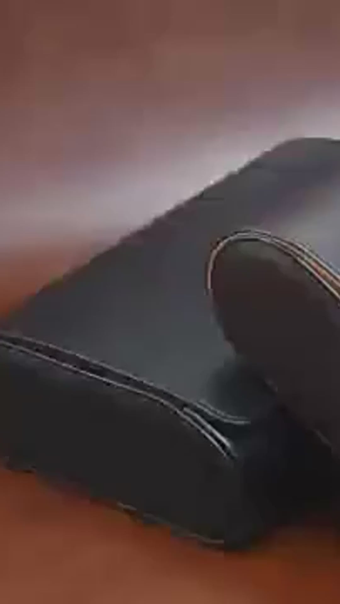 Boîte à montres six emplacements à rabat aimanté en vidéo