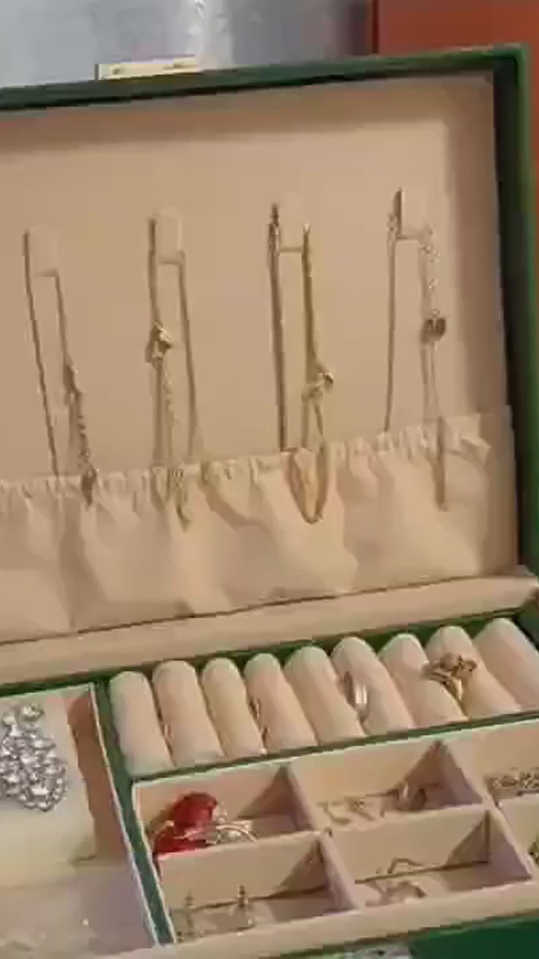 Boîte à bijoux femme à double couche en vidéo