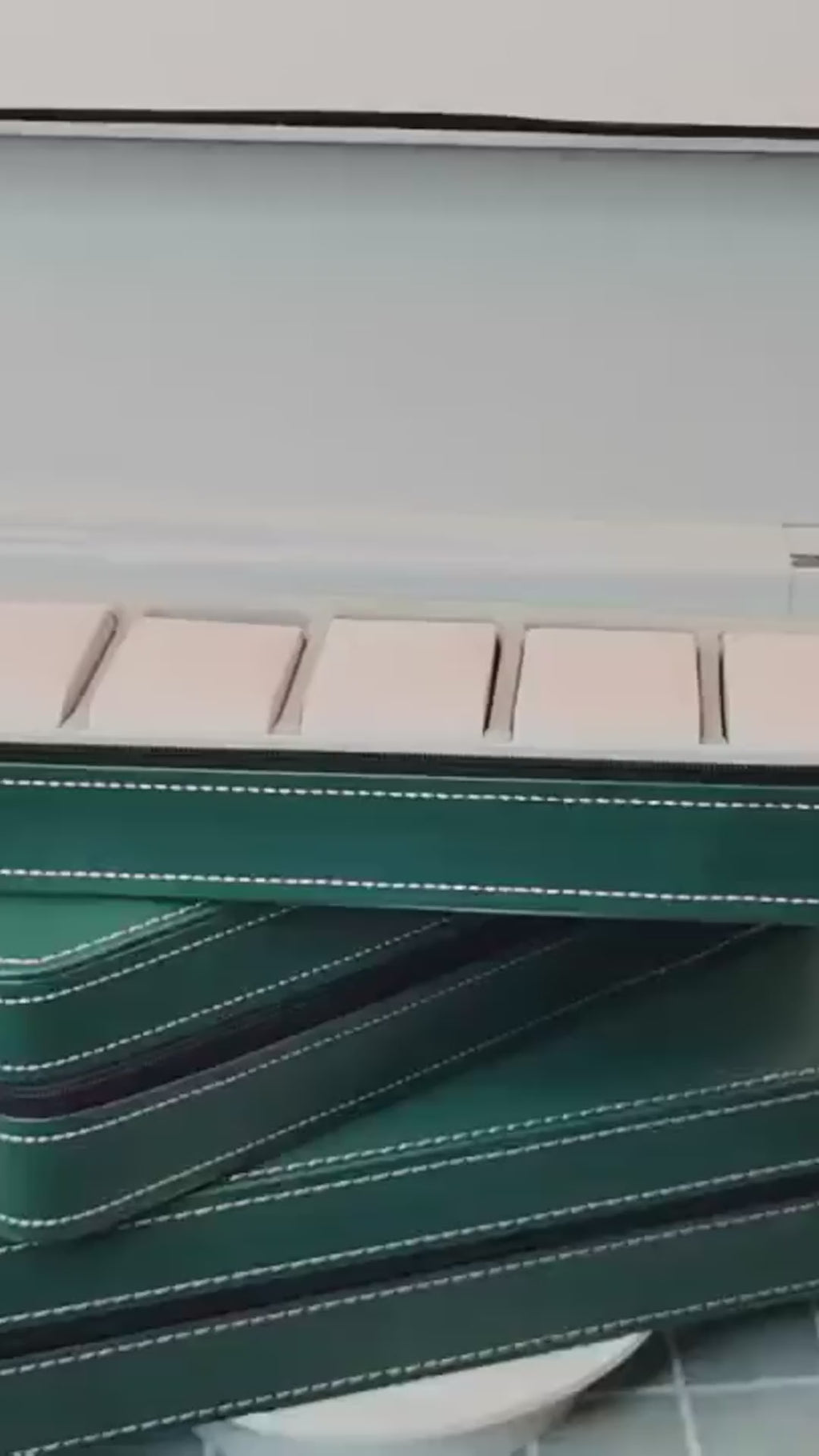 Boîte à montre en cuir zippée, 10 emplacements en vidéo