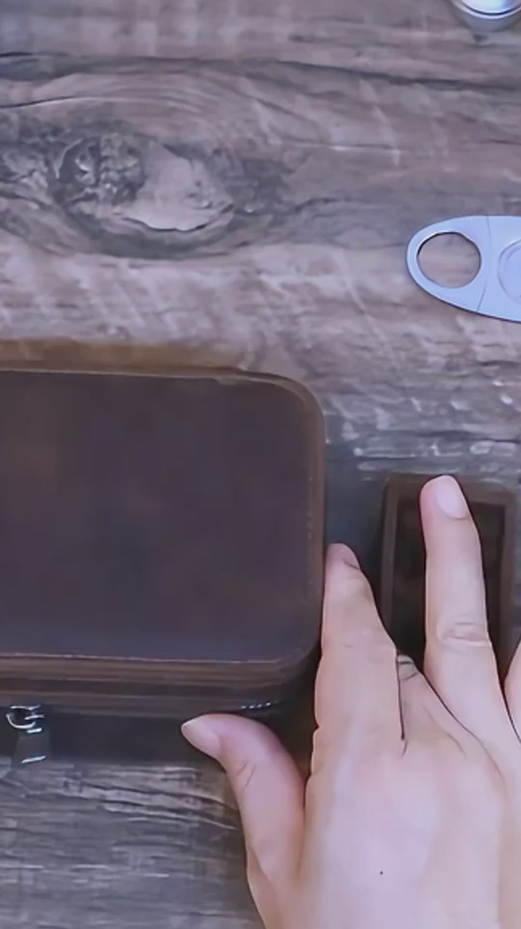 Boîte à montre en cuir véritable, trois emplacements en vidéo
