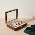 Boîte à boucles d'oreilles vitrée, cases visibles sous le verre