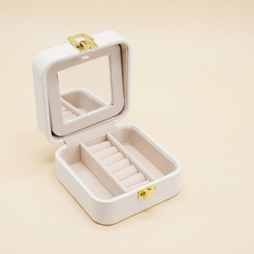 Boîte à bijoux compacte pour bagues et boucles, coloris blanche