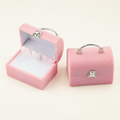 Coffret à bague en velours en forme de coffre, coloris rose